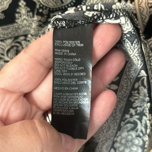 Gianni Bini Boho style Kaftan/Cover up. Black and cream paisley print. - Picture 5 of 6